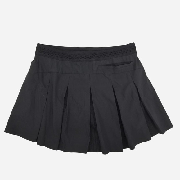 Nike Dresses & Skirts - Nike black tennis skirt with built-in shorts and pockets. Size S